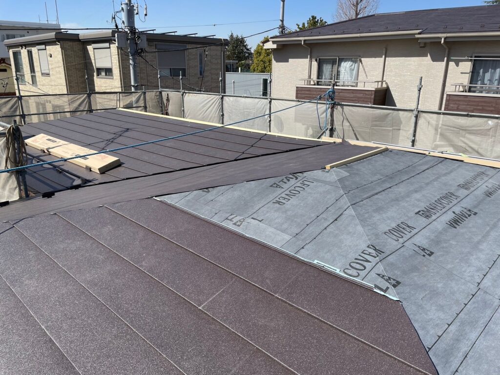 屋根改修カバー工事