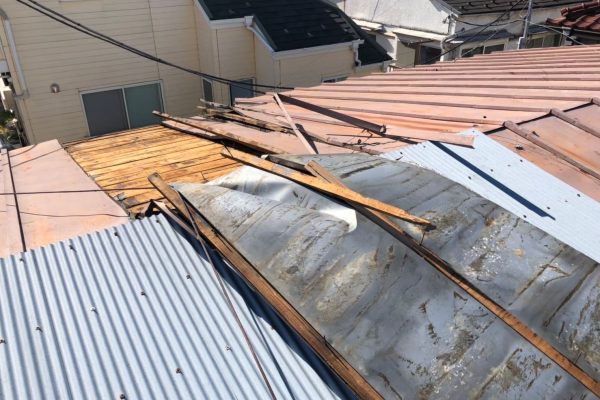 急な自然災害の際の屋根の様子